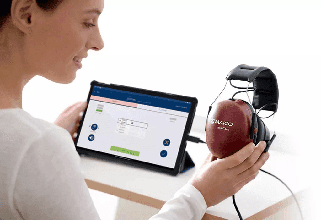 Tablet audiometer easyTone with state-of-the-art headphone